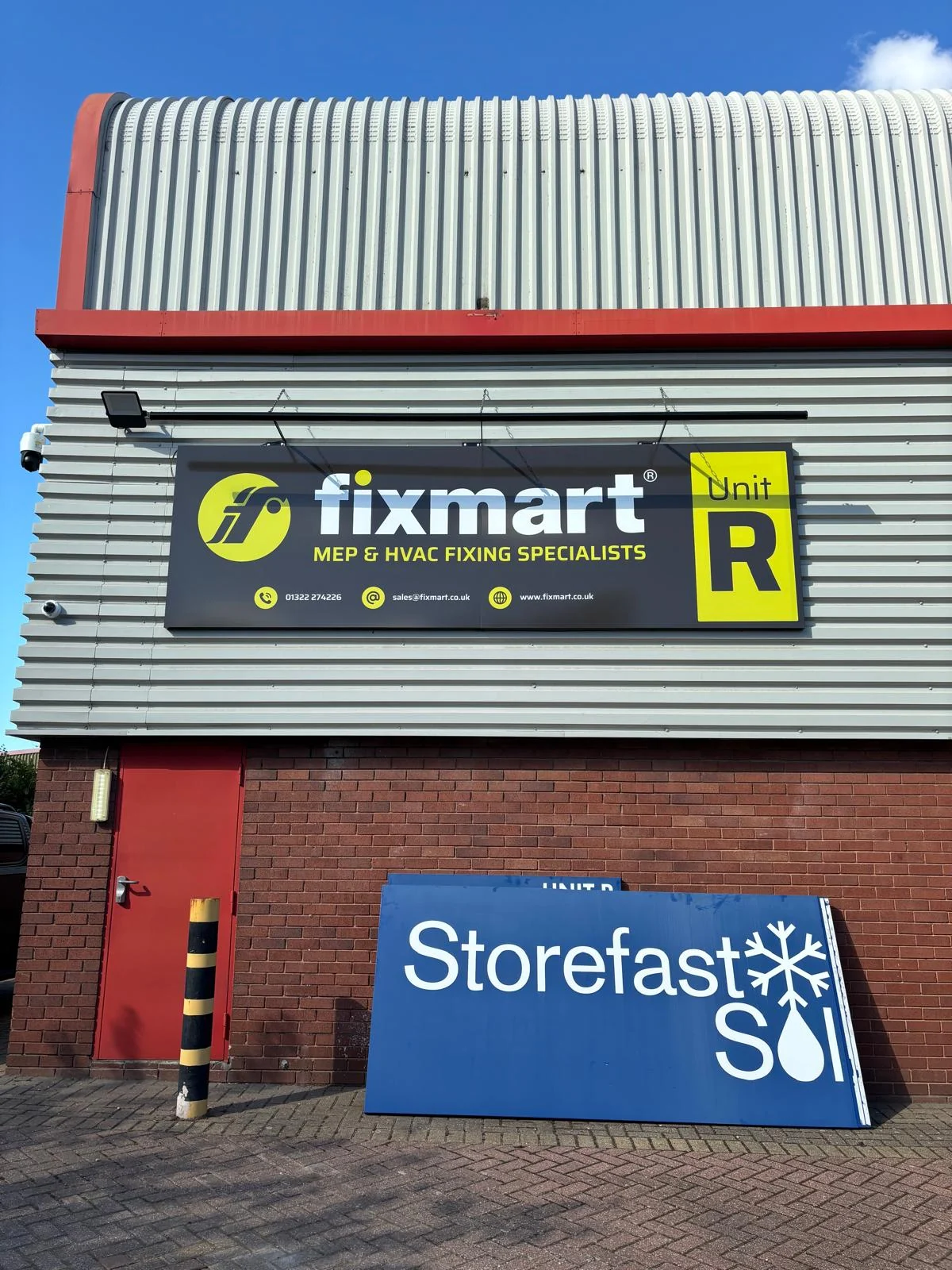 Fixmart Unit R exterior sign tray with trough lighting above